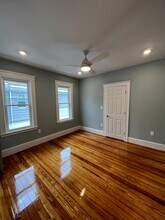 11 Burnham St, Unit 2 in Somerville, MA - Foto de edificio - Building Photo