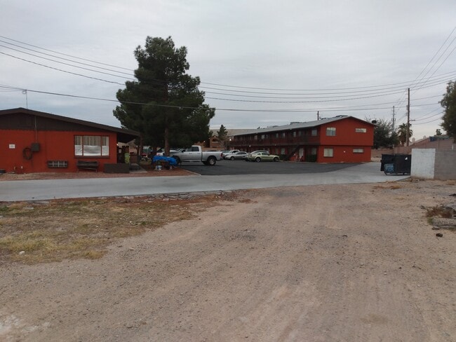 2951 N Rancho Dr, Unit 7 in Las Vegas, NV - Foto de edificio - Building Photo
