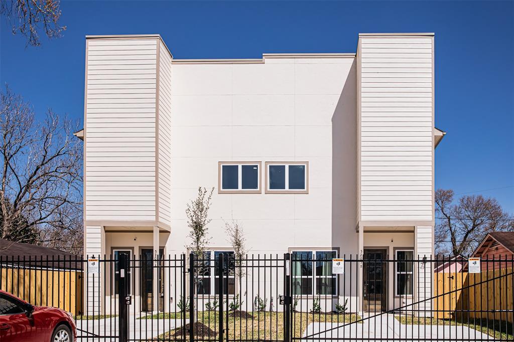 5205 Bataan Rd in Houston, TX - Foto de edificio