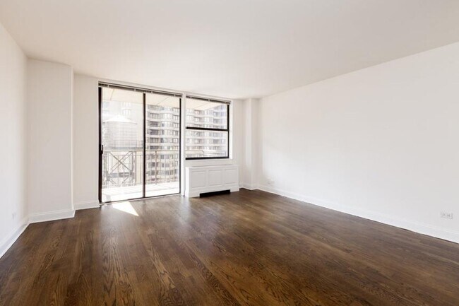 330 E 39th St in New York, NY - Building Photo - Building Photo