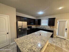 406 Gray Birch Lp in Youngsville, LA - Foto de edificio - Building Photo