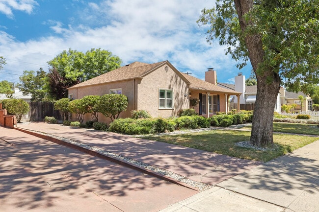 property at 805 W Sonoma Ave