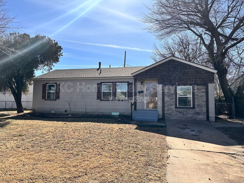 312 Bolton Pl in Midwest City, OK - Building Photo