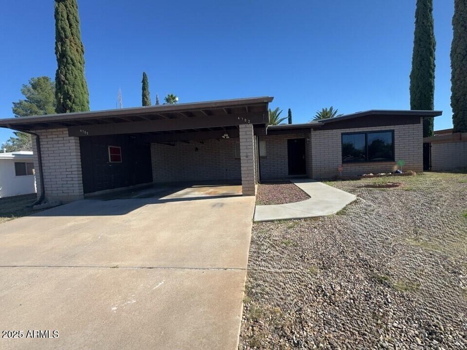 4702 Pso Del Rico in Sierra Vista, AZ - Building Photo