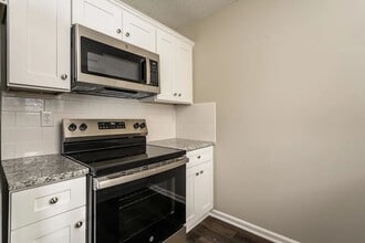 2693 Stratford Lake Ct in Winston-Salem, NC - Building Photo - Building Photo