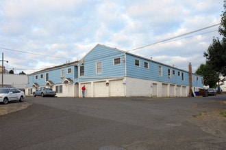 Garden Court Apartments in Portland, OR - Foto de edificio - Building Photo