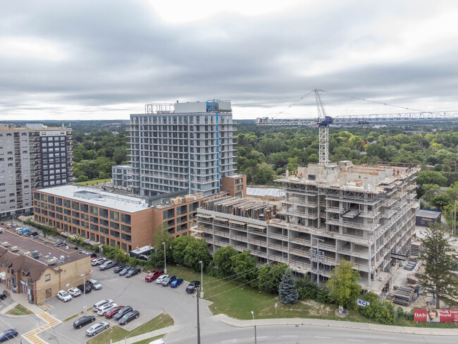 The Davis Residences in Newmarket, ON - Building Photo - Building Photo