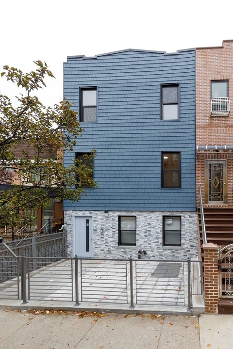 104 Linden St in Brooklyn, NY - Building Photo