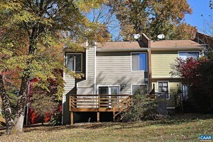 1032 Cheshire Ct in Charlottesville, VA - Building Photo