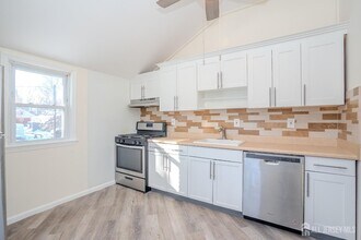 3774 NJ-27 in Kendall Park, NJ - Foto de edificio - Building Photo