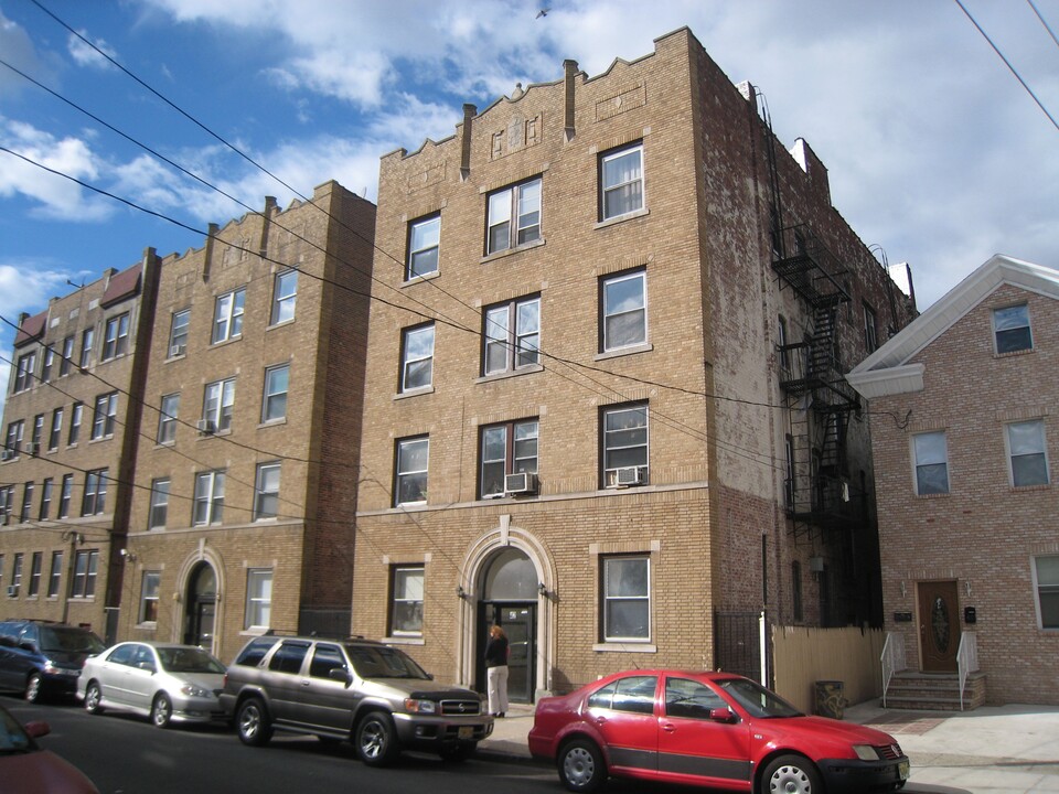 40 Vroom St in Jersey City, NJ - Building Photo