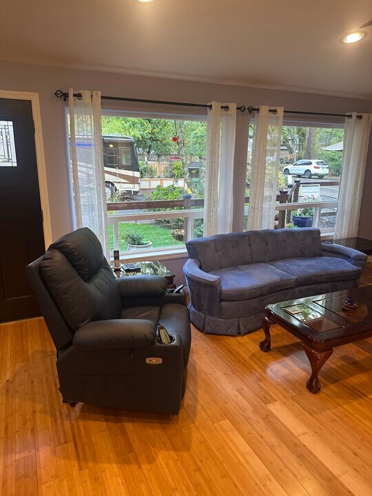 15211 Quarry Rd, Unit Williams in Lake Oswego, OR - Building Photo