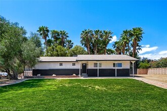 5631 Gilbert Ln in Las Vegas, NV - Building Photo - Building Photo