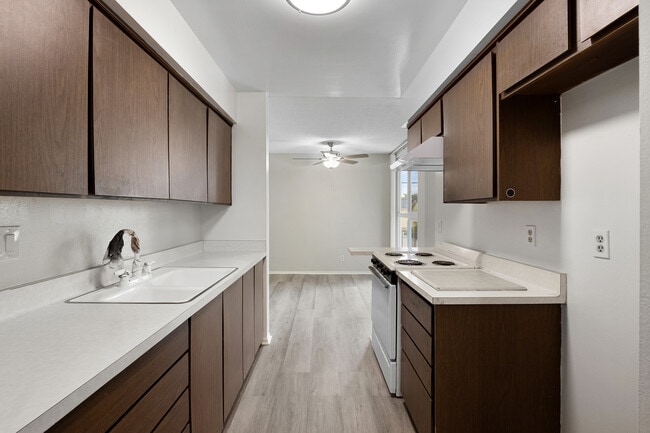 Florence Villas in Downey, CA - Building Photo - Building Photo