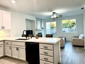 3078 Tintorera Way in Sacramento, CA - Building Photo - Building Photo