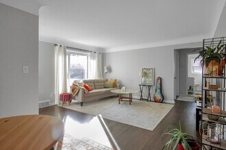 24330 Manistee St in Oak Park, MI - Building Photo - Building Photo