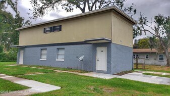 618 Grannis Ave S in Titusville, FL - Building Photo
