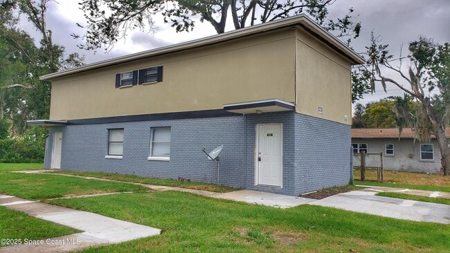 property at 618 Grannis Ave S