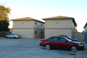 1062 N Sanborn Rd in Salinas, CA - Building Photo - Building Photo