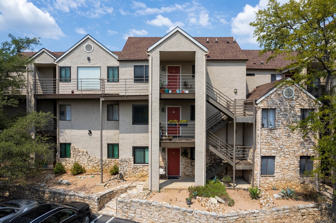 Deatonhill Condominiums in Austin, TX - Building Photo