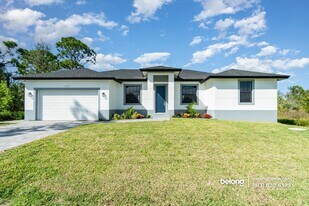 15633 Lakeland Cir in Port Charlotte, FL - Building Photo