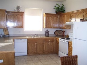 Willow Chase Twinhomes in Gardner, KS - Building Photo - Interior Photo