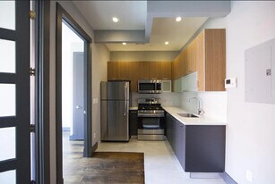 123-127 Boerum St in Brooklyn, NY - Building Photo