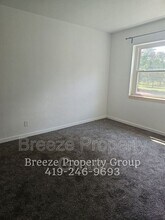 2356 Torrey Hill Dr in Toledo, OH - Building Photo - Building Photo
