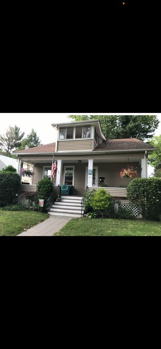 111 Lyman St, Unit Unit 2 in South Hadley, MA - Building Photo