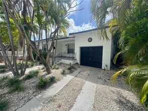 100 SW 30th Rd in Miami, FL - Building Photo - Building Photo