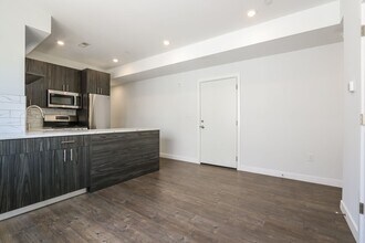 917 N 15th St in Philadelphia, PA - Building Photo - Building Photo