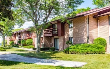 N76-W14535 Market Dr in Menomonee Falls, WI - Building Photo - Building Photo