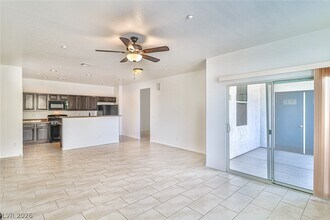 4437 Dover Straight St in Las Vegas, NV - Building Photo - Building Photo
