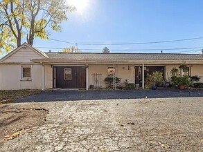 4214 Broadway in Grove City, OH - Foto de edificio - Building Photo