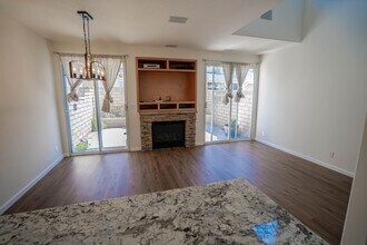26506 Rock Creek Dr in Valencia, CA - Foto de edificio - Building Photo