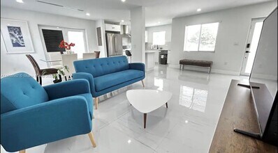 3100 NW 43rd St in Miami, FL - Building Photo - Building Photo