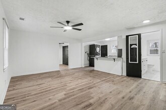 2160 Dowdell Dr in Chamblee, GA - Building Photo - Building Photo