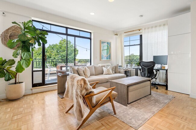 110 Cypress St, Unit PH9 in Brookline, MA - Foto de edificio - Building Photo