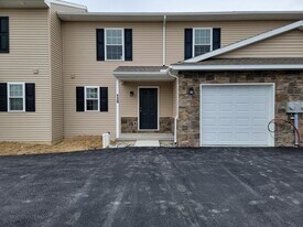 128 Robert Cir in Lebanon, PA - Building Photo