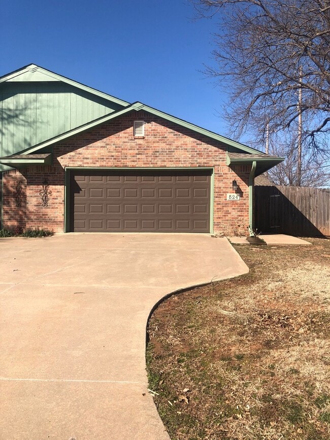 522-524 E Rogers Dr in Stillwater, OK - Building Photo - Building Photo