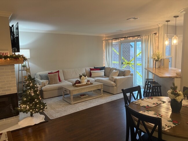 7602 Lakeside Village Dr in Falls Church, VA - Building Photo - Building Photo