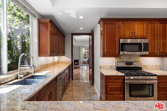 632 Kings Rd in Los Angeles, CA - Building Photo - Building Photo