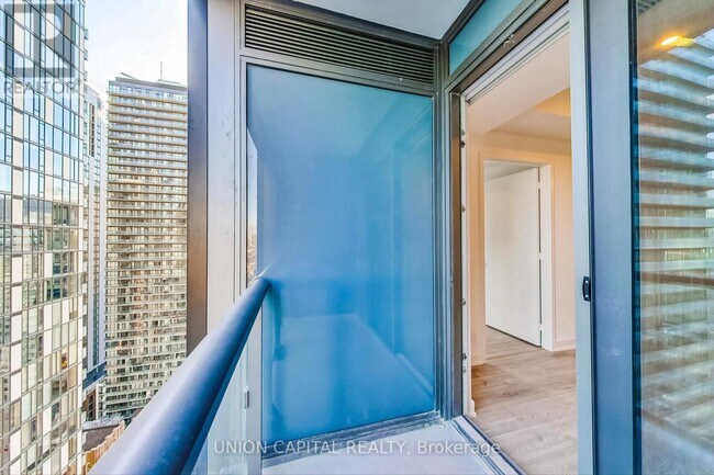 108-3108 Peter St in Toronto, ON - Building Photo - Building Photo