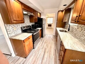 9 Tara Dr in Brookfield, CT - Building Photo - Building Photo