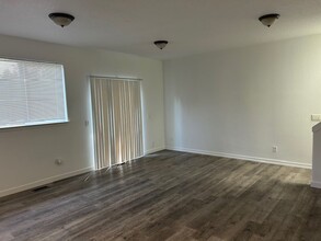 3745-3749-3749 SE 127th Pl in Portland, OR - Building Photo - Building Photo