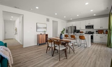 5677 Mammoth Ln in Colorado Springs, CO - Foto de edificio - Building Photo