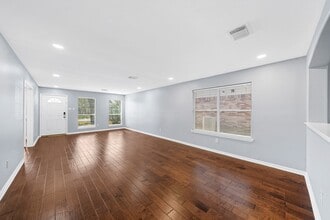 5811 Vineyard Hill Dr in Pearland, TX - Building Photo - Building Photo