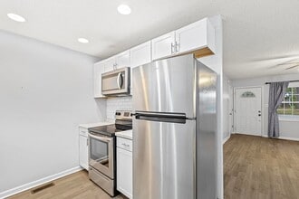 303 Cardinal Rd in Jacksonville, NC - Building Photo - Building Photo