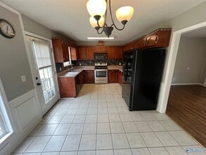 113 Quiet Ln in Hazel Green, AL - Foto de edificio - Building Photo
