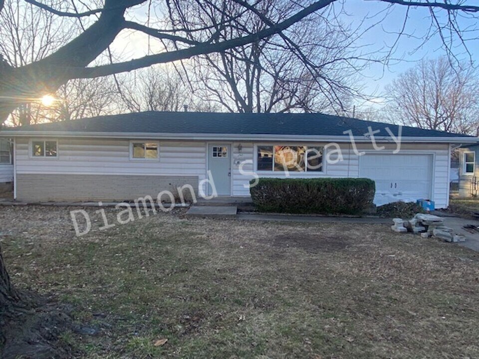 1747 S Montebello Ave in Springfield, MO - Building Photo
